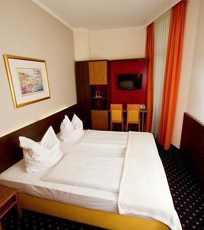 Hotel Tourist Francoforte sul Meno Esterno foto