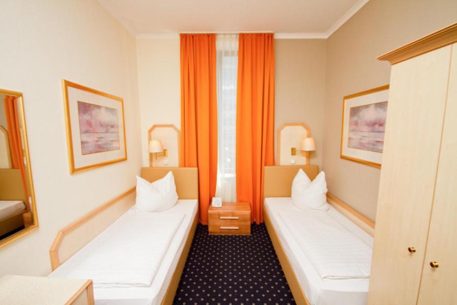 Hotel Tourist Francoforte sul Meno Camera foto