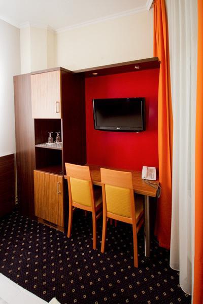 Hotel Tourist Francoforte sul Meno Esterno foto
